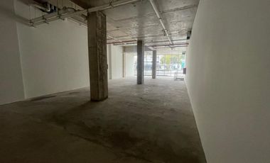 ARRIENDO Local Comercial 193,72 m2 Nivel Calle  y 119,58 m2 Subt. Vitacura