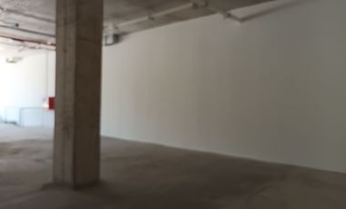 ARRIENDO Local Comercial 193,72 m2 Nivel Calle  y 119,58 m2 Subt. Vitacura