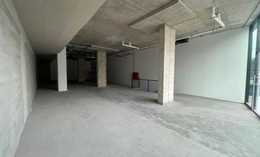 ARRIENDO Local Comercial, 217,54 m2 Nivel Calle + 196,91 m2 Subt. Vitacura