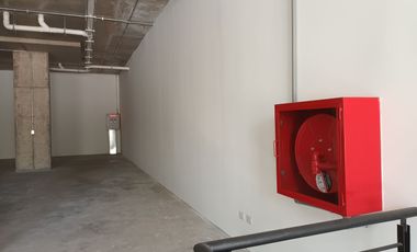 ARRIENDO Local Comercial, 217,54 m2 Nivel Calle + 196,91 m2 Subt. Vitacura