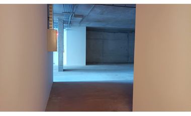 ARRIENDO Local Comercial, 217,54 m2 Nivel Calle + 196,91 m2 Subt. Vitacura