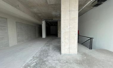 ARRIENDO Local Comercial, 217,54 m2 Nivel Calle + 196,91 m2 Subt. Vitacura