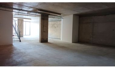 ARRIENDO Local Comercial, 217,54 m2 Nivel Calle + 196,91 m2 Subt. Vitacura