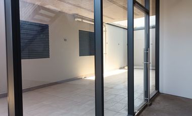 ARRIENDO Local Comercial, 217,54 m2 Nivel Calle + 196,91 m2 Subt. Vitacura