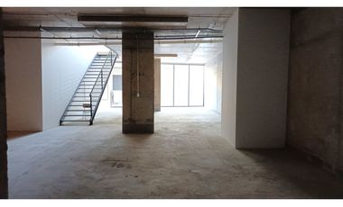 ARRIENDO Local Comercial, 217,54 m2 Nivel Calle + 196,91 m2 Subt. Vitacura