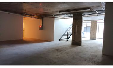 ARRIENDO Local Comercial, 217,54 m2 Nivel Calle + 196,91 m2 Subt. Vitacura