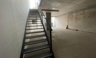 ARRIENDO Local Comercial, 196,91 m2 Subterráneo. Vitacura