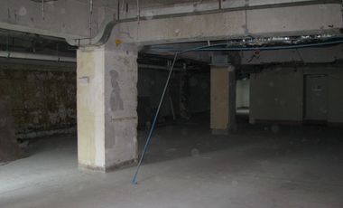 ARRIENDO Local comercial  511,81 m2 + 125,94 m2 de Oficina - Metro El Golf