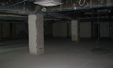 ARRIENDO Local comercial  511,81 m2 + 125,94 m2 de Oficina - Metro El Golf