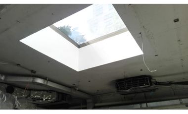 ARRIENDO Local comercial  511,81 m2 + 125,94 m2 de Oficina - Metro El Golf