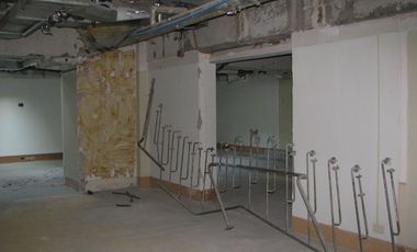 ARRIENDO Local comercial  511,81 m2 + 125,94 m2 de Oficina - Metro El Golf