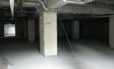 ARRIENDO Local comercial  511,81 m2 + 125,94 m2 de Oficina - Metro El Golf