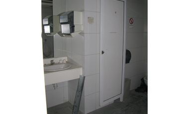 ARRIENDO Local comercial  511,81 m2 + 125,94 m2 de Oficina - Metro El Golf