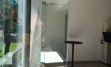 ARRIENDO Local comercial  511,81 m2 + 125,94 m2 de Oficina - Metro El Golf