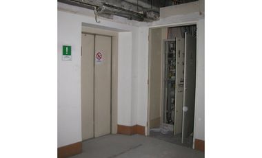 ARRIENDO Local comercial  511,81 m2 + 125,94 m2 de Oficina - Metro El Golf