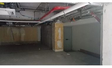 ARRIENDO Local comercial  511,81 m2 + 125,94 m2 de Oficina - Metro El Golf