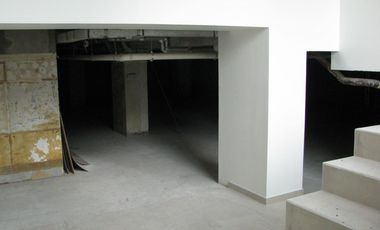 ARRIENDO Local comercial  511,81 m2 + 125,94 m2 de Oficina - Metro El Golf