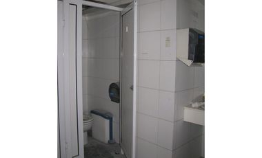 ARRIENDO Local comercial  511,81 m2 + 125,94 m2 de Oficina - Metro El Golf