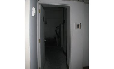 ARRIENDO Local comercial  511,81 m2 + 125,94 m2 de Oficina - Metro El Golf