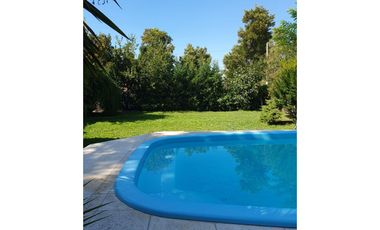 Casa quinta en Barrio Montemar - Calle Los tordos al 300