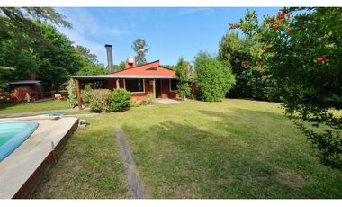Casa quinta en Barrio Montemar - Calle Los tordos al 300