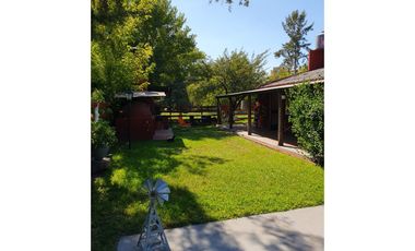 Casa quinta en Barrio Montemar - Calle Los tordos al 300