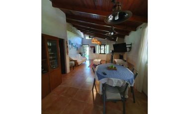 Casa quinta en Barrio Montemar - Calle Los tordos al 300