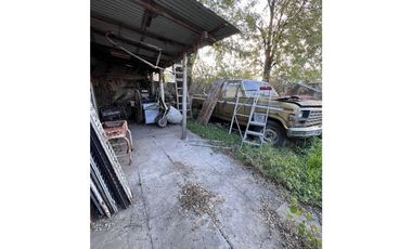 Galpón ubicado en la esquina de Belgrano y Azara