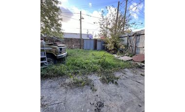 Galpón ubicado en la esquina de Belgrano y Azara