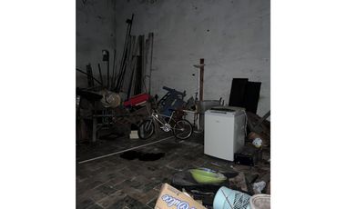 Galpón ubicado en la esquina de Belgrano y Azara