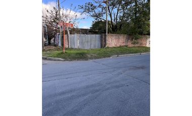 Galpón ubicado en la esquina de Belgrano y Azara