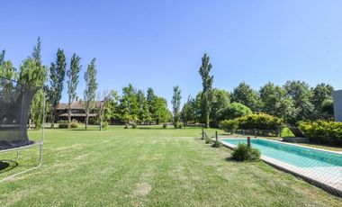 VENTA CASA COUNTRY LOS ALAMOS. 3 DORMITORIOS . ESCRITORIO . PISCINA. LOTE 1600 M2 . EXCELENTE ENTORNO. SEGURIDAD