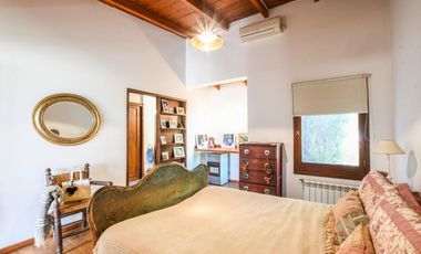 VENTA CASA COUNTRY LOS ALAMOS. 3 DORMITORIOS . ESCRITORIO . PISCINA. LOTE 1600 M2 . EXCELENTE ENTORNO. SEGURIDAD