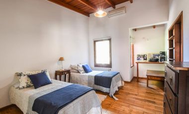 VENTA CASA COUNTRY LOS ALAMOS. 3 DORMITORIOS . ESCRITORIO . PISCINA. LOTE 1600 M2 . EXCELENTE ENTORNO. SEGURIDAD