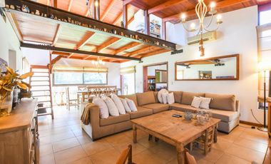 VENTA CASA COUNTRY LOS ALAMOS. 3 DORMITORIOS . ESCRITORIO . PISCINA. LOTE 1600 M2 . EXCELENTE ENTORNO. SEGURIDAD