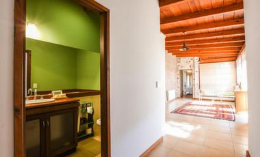 VENTA CASA COUNTRY LOS ALAMOS. 3 DORMITORIOS . ESCRITORIO . PISCINA. LOTE 1600 M2 . EXCELENTE ENTORNO. SEGURIDAD