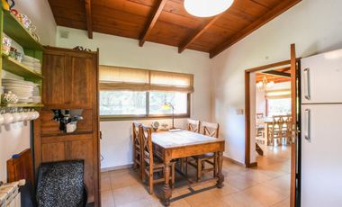 VENTA CASA COUNTRY LOS ALAMOS. 3 DORMITORIOS . ESCRITORIO . PISCINA. LOTE 1600 M2 . EXCELENTE ENTORNO. SEGURIDAD