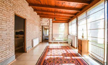 VENTA CASA COUNTRY LOS ALAMOS. 3 DORMITORIOS . ESCRITORIO . PISCINA. LOTE 1600 M2 . EXCELENTE ENTORNO. SEGURIDAD