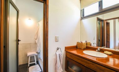 VENTA CASA COUNTRY LOS ALAMOS. 3 DORMITORIOS . ESCRITORIO . PISCINA. LOTE 1600 M2 . EXCELENTE ENTORNO. SEGURIDAD