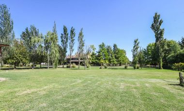 VENTA CASA COUNTRY LOS ALAMOS. 3 DORMITORIOS . ESCRITORIO . PISCINA. LOTE 1600 M2 . EXCELENTE ENTORNO. SEGURIDAD
