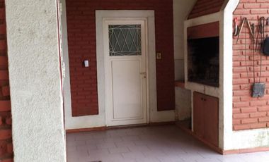 Propiedad ubicada en Barrio Los Pinos - Calle La Paz al 100