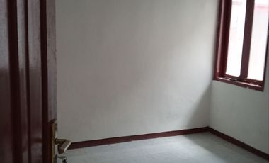 rumah luas bersih rapi dekat bamdara dan jln adi sucipto