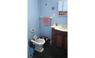 ( CONSTITUCION) ,3AMB, FRENTE, BUENA UBICACIÒN,Y ESTADO GENERAL DOBLE BALCON, VISTA PAORAMICA