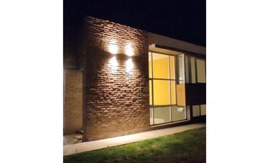 Casa en Pueblo Esther Parque Vernaza