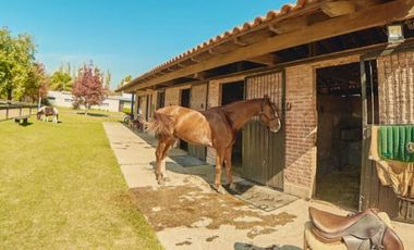 CASA EN VENTA LOS ALAMOS CLUB DE CAMPO. EXCELENTE UBICACION. LOTE 1350 m2.