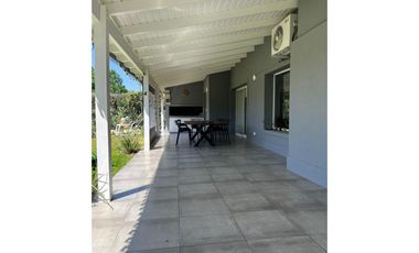 CASA EN VENTA LOS ALAMOS CLUB DE CAMPO. EXCELENTE UBICACION. LOTE 1350 m2.