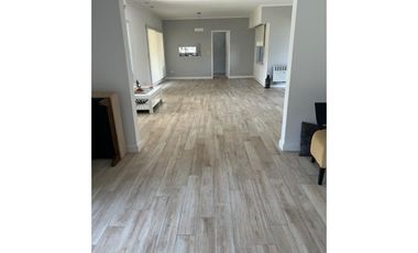 CASA EN VENTA LOS ALAMOS CLUB DE CAMPO. EXCELENTE UBICACION. LOTE 1350 m2.