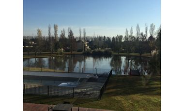 CASA EN VENTA LOS ALAMOS CLUB DE CAMPO. EXCELENTE UBICACION. LOTE 1350 m2.