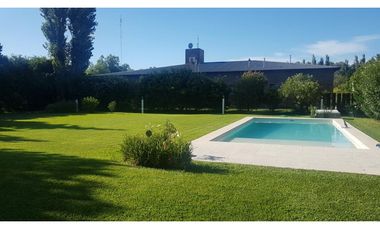 CASA EN VENTA LOS ALAMOS CLUB DE CAMPO. EXCELENTE UBICACION. LOTE 1350 m2.