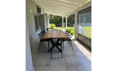 CASA EN VENTA LOS ALAMOS CLUB DE CAMPO. EXCELENTE UBICACION. LOTE 1350 m2.